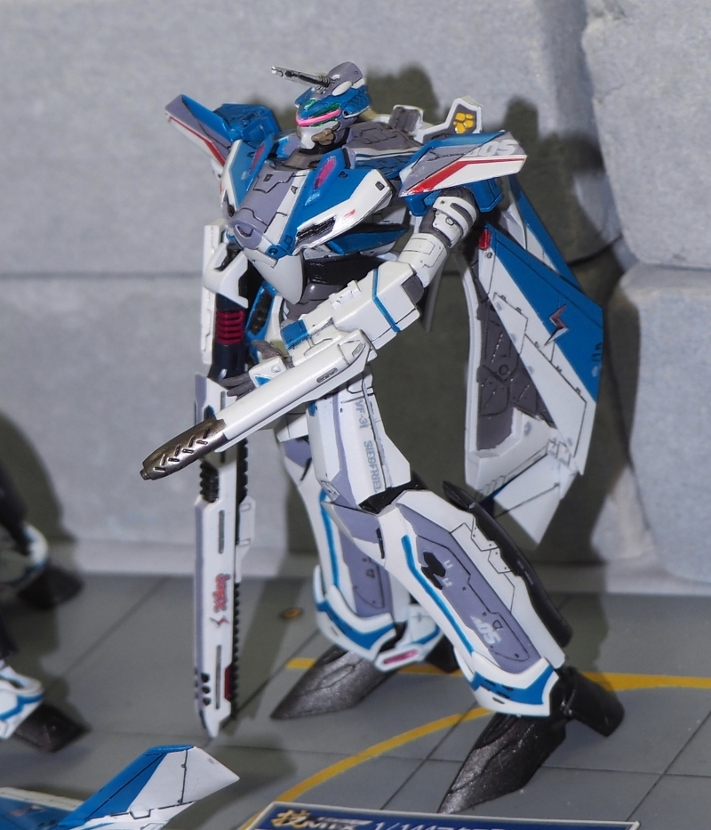 T001