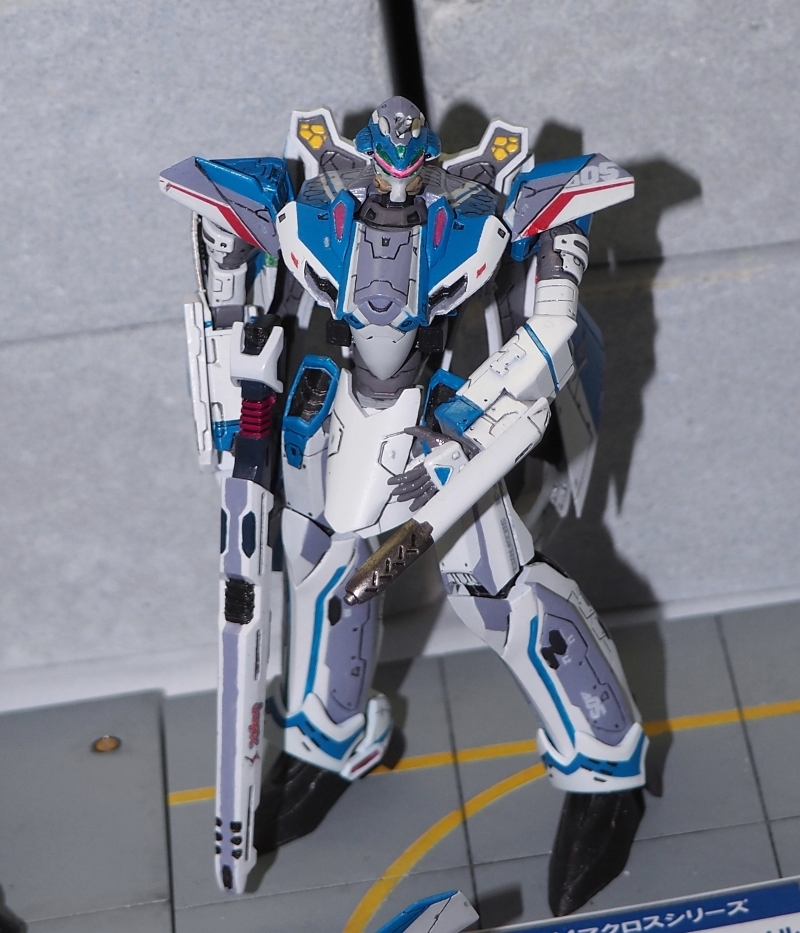 T002