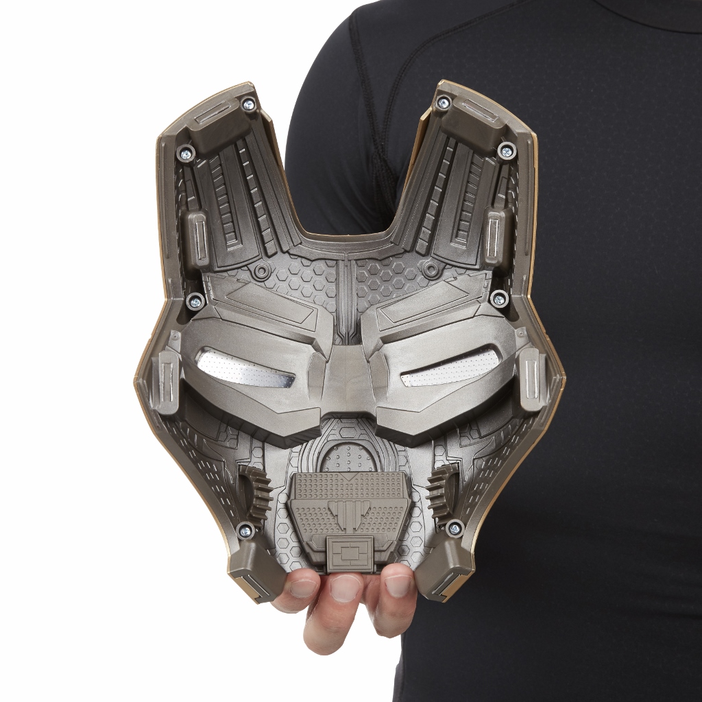B7435AS00_DAD_AVN_LegendsGearIronManHelmet_life_6143 (1024x1024)