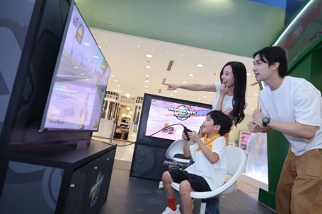 A group of people playing video games

AI-generated content may be incorrect.