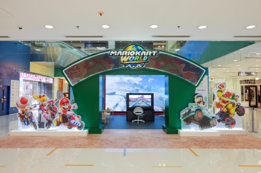 A video game display in a mall

AI-generated content may be incorrect.