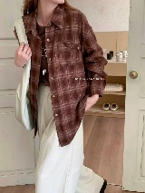 A person holding a bag

AI-generated content may be incorrect.