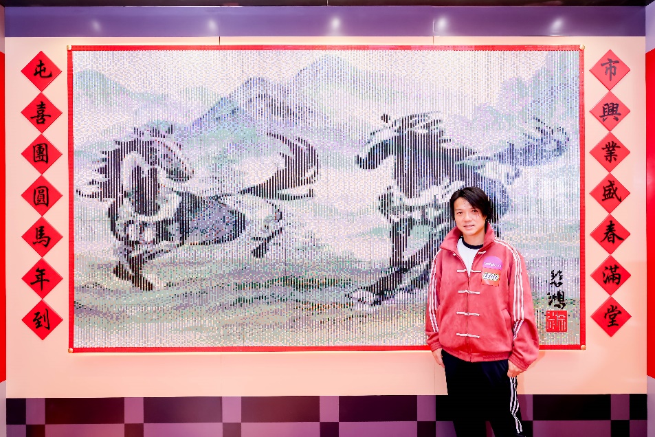 一張含有 服裝, 人員, 文字, 微笑 的圖片
AI 產生的內容可能不正確。