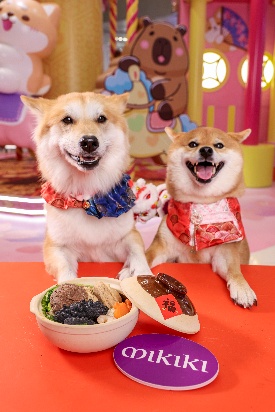 Two dogs sitting at a table with food

AI-generated content may be incorrect.