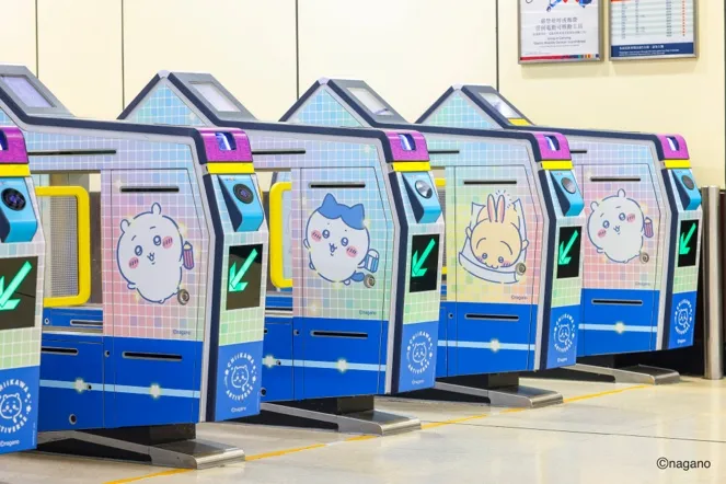 A row of colorful machines

AI-generated content may be incorrect.