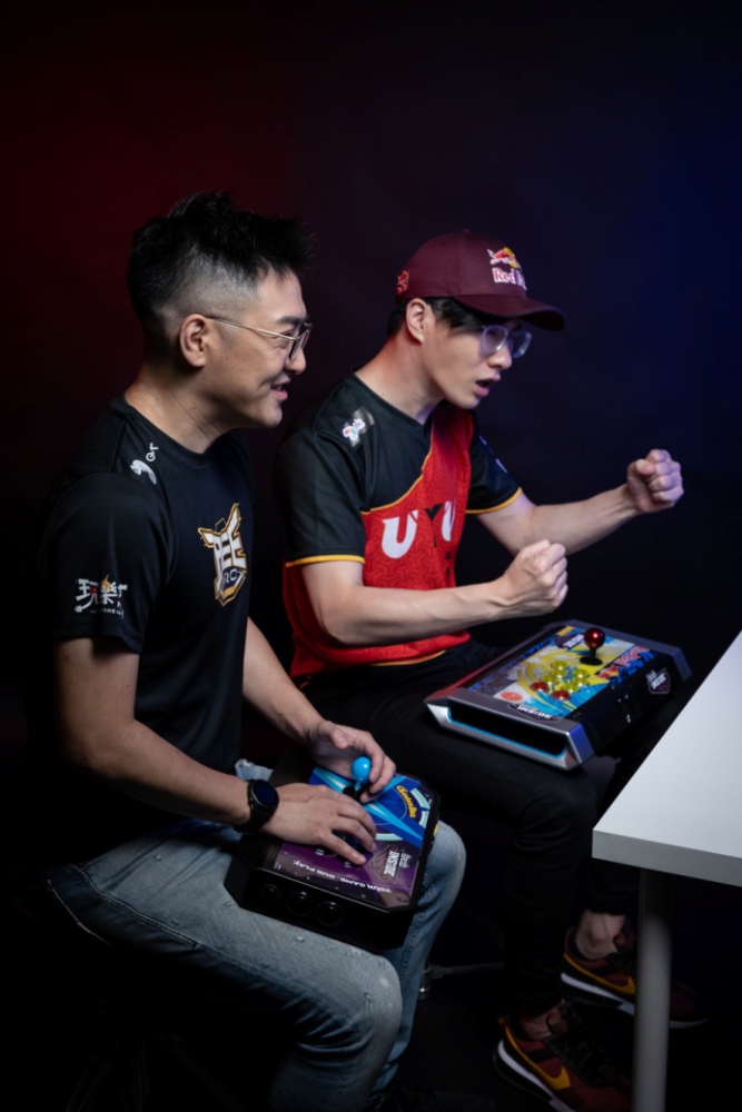 C:\Brook\Project\2022_0504_Brook Inside專案\20220714 - Brook 棚拍\0714 - brook 棚拍\SFV 合照\20220714-5864.JPG