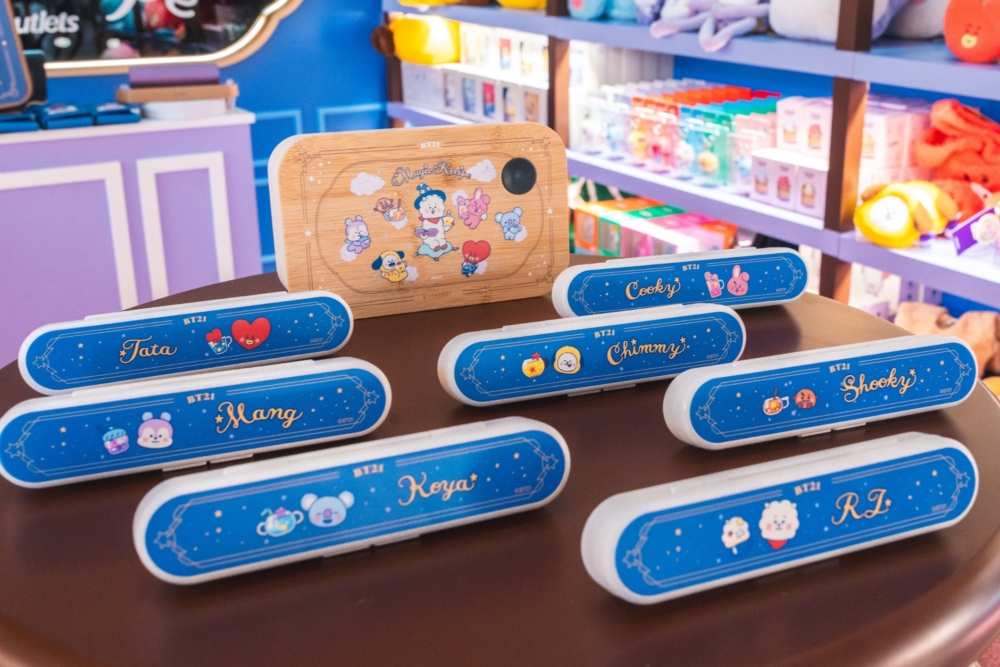 A group of blue rectangular objects on a table

Description automatically generated