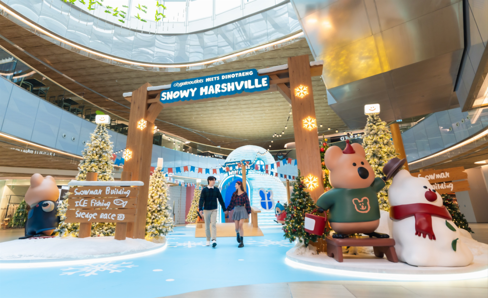 A group of people walking in a mall
Description automatically generated