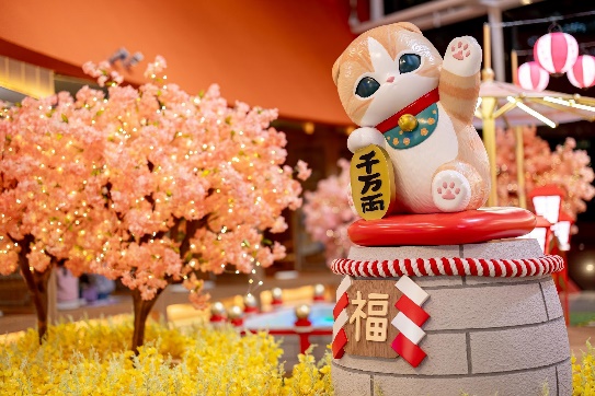 A cat statue on a chimney
Description automatically generated