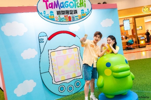 A child and child posing with a green toy duck

AI-generated content may be incorrect.
