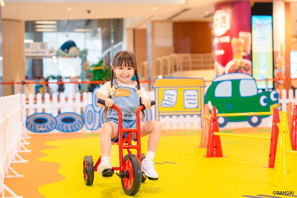 A child riding a tricycle

AI-generated content may be incorrect.