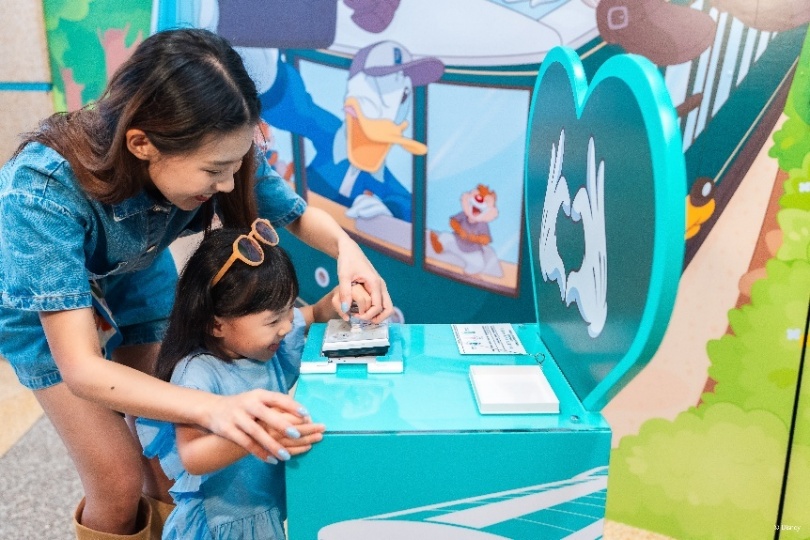 A person and a child playing with a toy
AI-generated content may be incorrect.