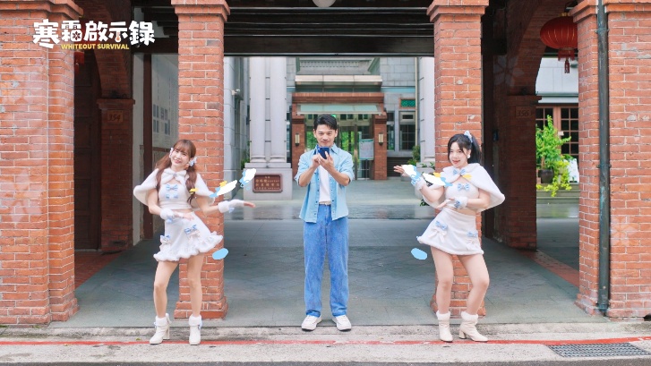 一張含有 服裝, 建築, 人員, 足部穿著 的圖片
AI 產生的內容可能不正確。
