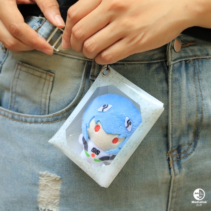 一張含有 人員, 牛仔褲, 服裝, 丹寧布 的圖片
自動產生的描述