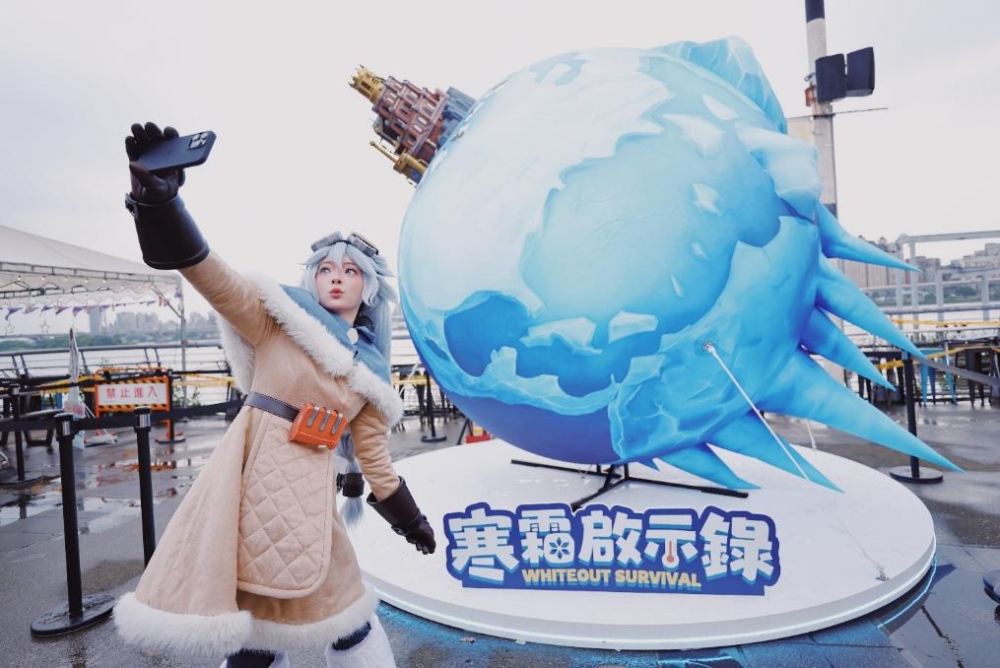 一張含有 天空, 服裝, 女人, 卡通 的圖片
AI 產生的內容可能不正確。