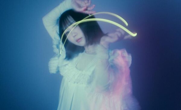 スイミング, 持つ, 女の子, 女性 が含まれている画像 AI によって生成されたコンテンツは間違っている可能性があります。